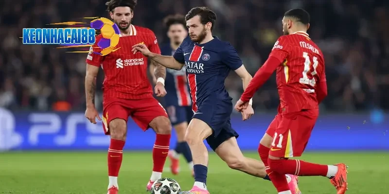 Khvicha Kvaratskhelia tỏa sáng rực rỡ trong màu áo Napoli