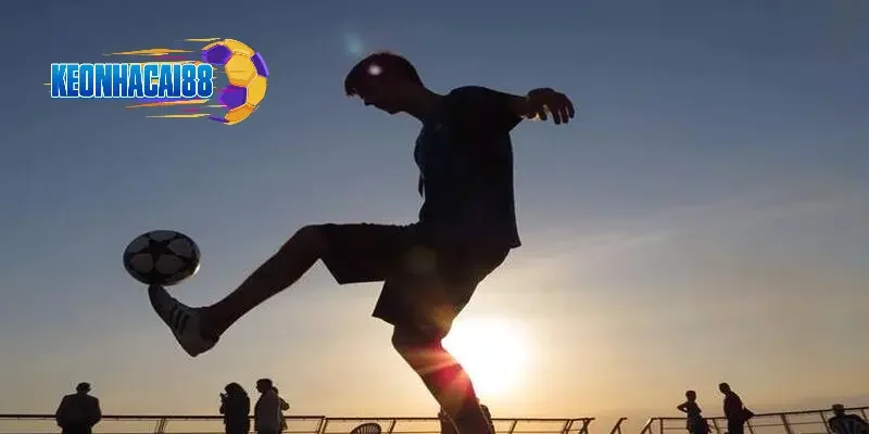 Khvicha Kvaratskhelia phát triển kỹ thuật từ bóng đường phố