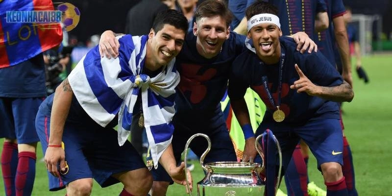 Neymar (phải) nằm trong bộ ba MSN vĩ đại tại Barcelona